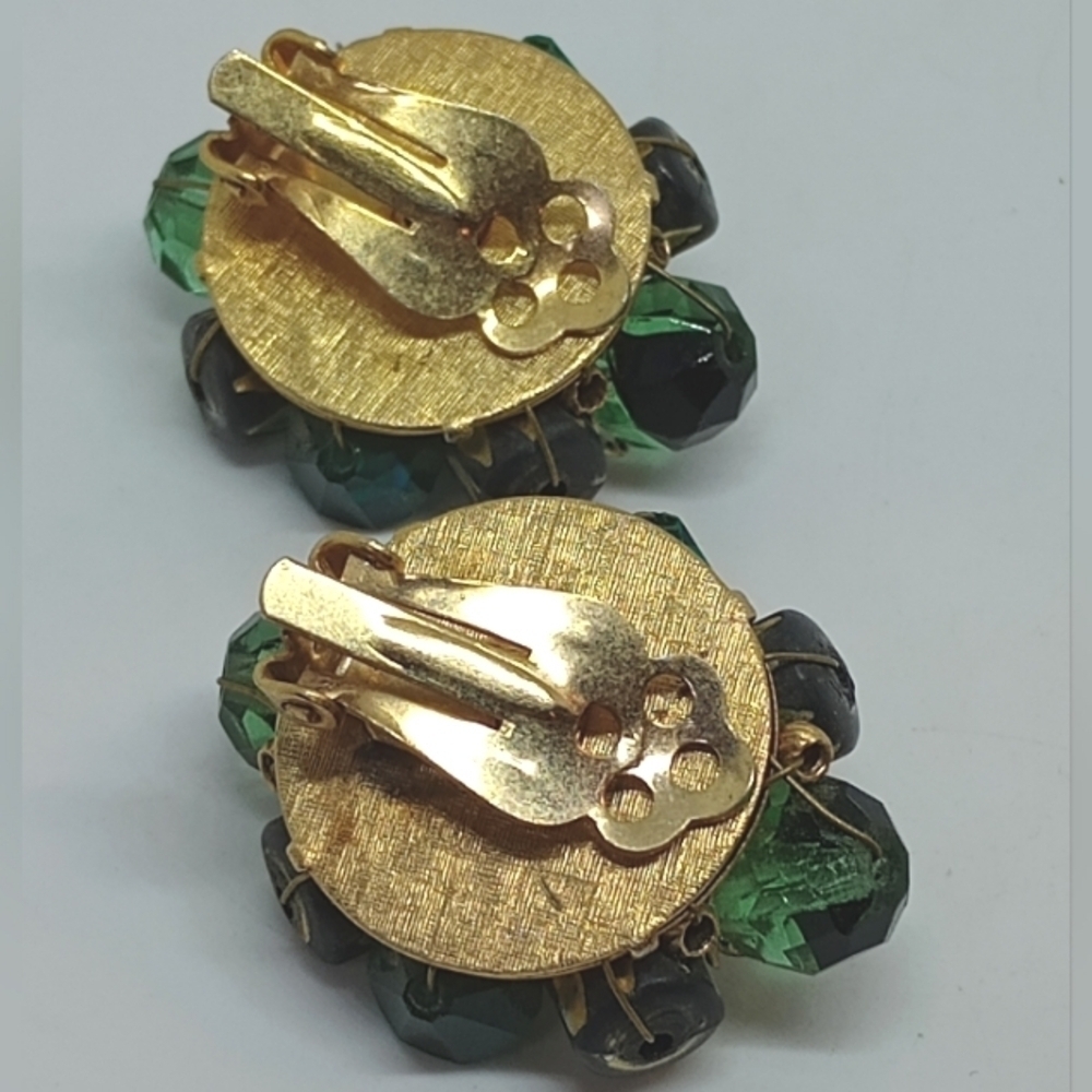 * vintage green & gold glass bead cluster clip on earrings - Picture 3 of 5
